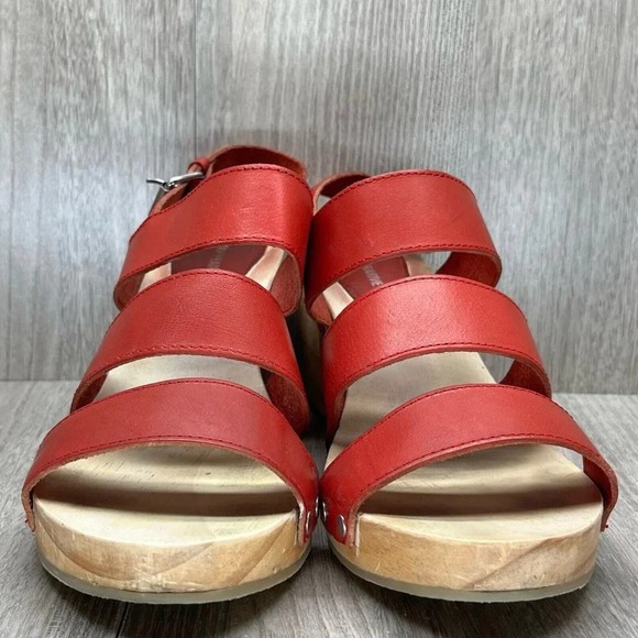 UO Cooperative Sandals Women 7 Gladiator Slingback Wooden Block Heel Leather Red - Picture 2 of 13